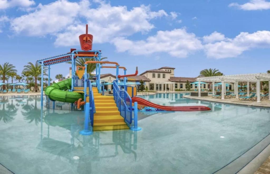 5 Bedrooms - 4,5 Bathrooms - Windsor at Westside 8928 SA Orlando Eksteriør billede