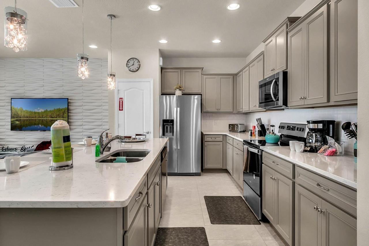 5 Bedrooms - 4,5 Bathrooms - Windsor at Westside 8928 SA Orlando Eksteriør billede