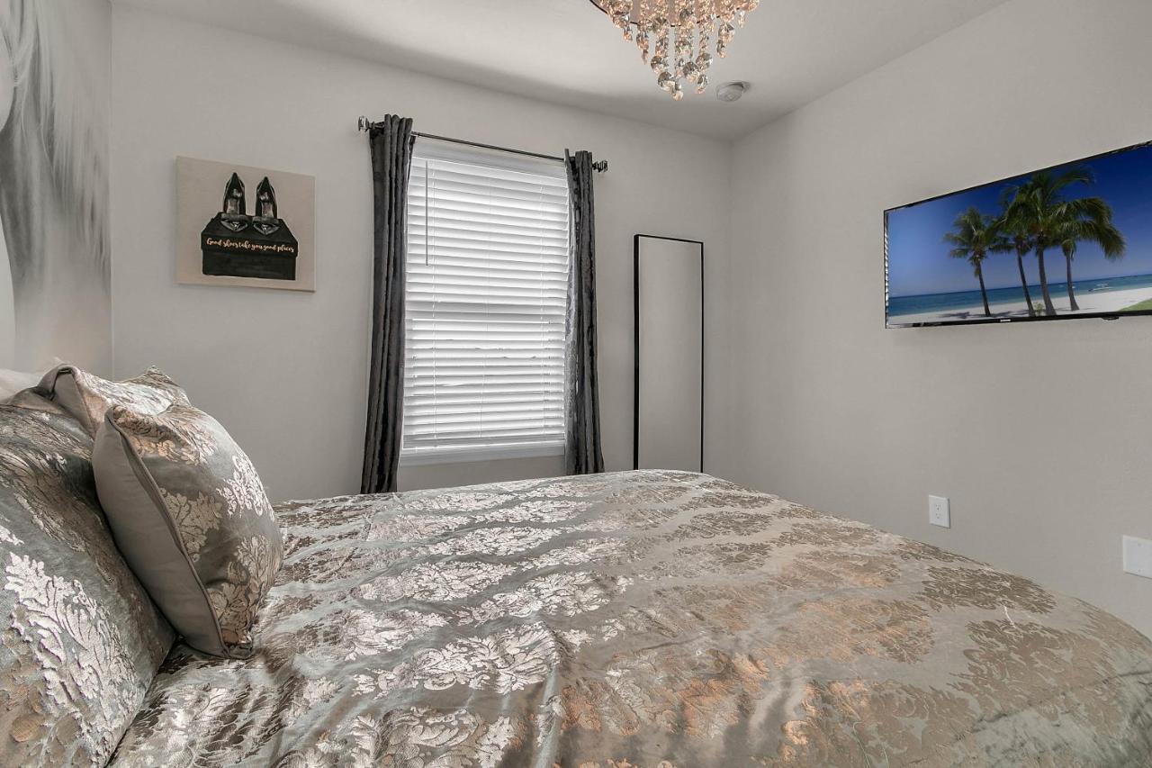 5 Bedrooms - 4,5 Bathrooms - Windsor at Westside 8928 SA Orlando Eksteriør billede