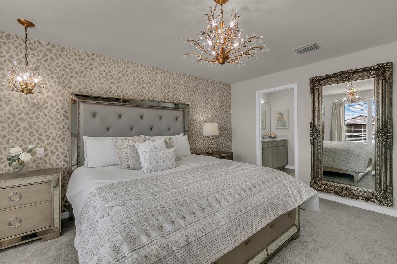 5 Bedrooms - 4,5 Bathrooms - Windsor at Westside 8928 SA Orlando Eksteriør billede