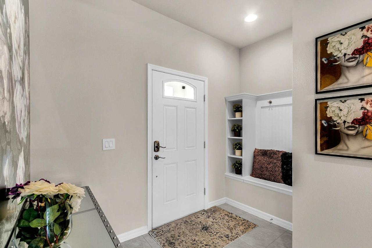 5 Bedrooms - 4,5 Bathrooms - Windsor at Westside 8928 SA Orlando Eksteriør billede