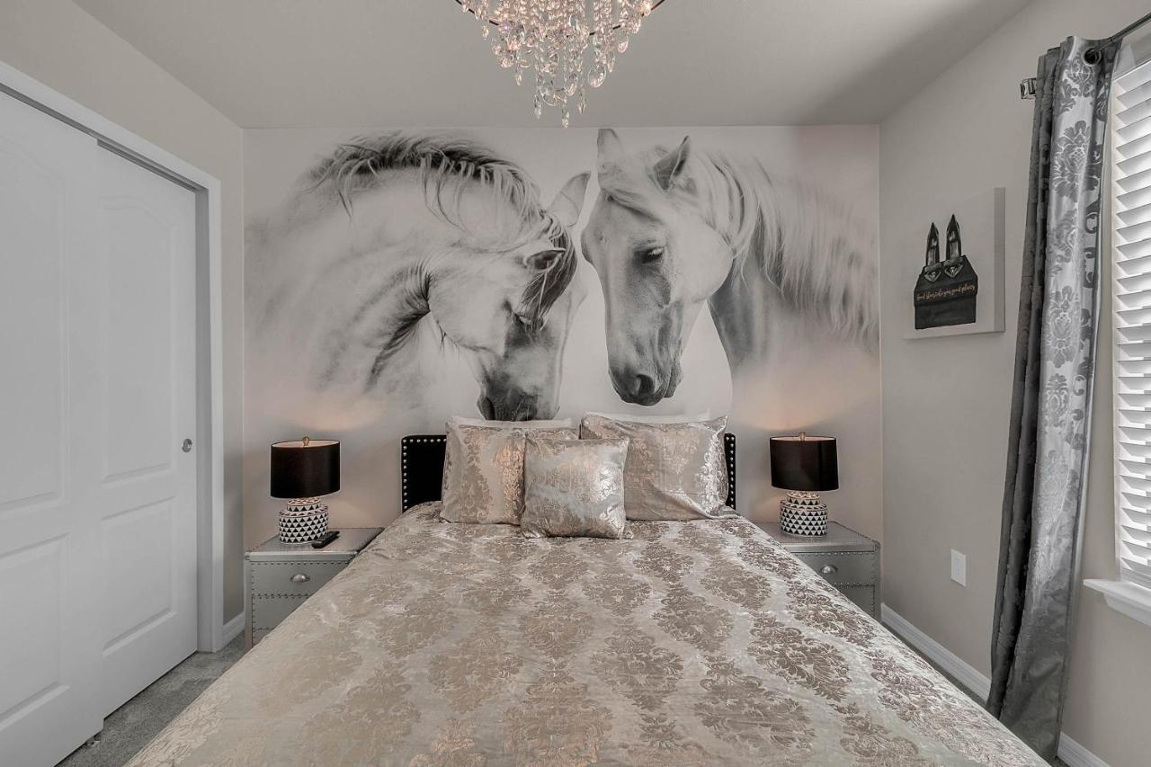 5 Bedrooms - 4,5 Bathrooms - Windsor at Westside 8928 SA Orlando Eksteriør billede