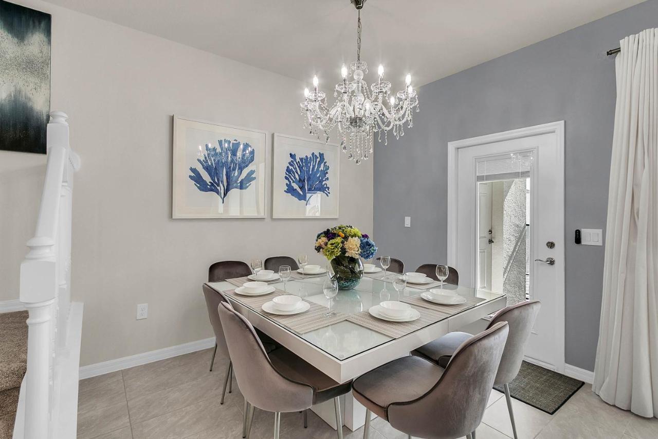 5 Bedrooms - 4,5 Bathrooms - Windsor at Westside 8928 SA Orlando Eksteriør billede