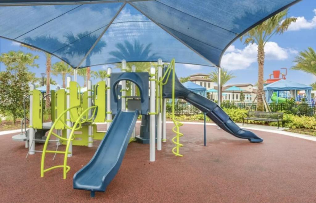 5 Bedrooms - 4,5 Bathrooms - Windsor at Westside 8928 SA Orlando Eksteriør billede