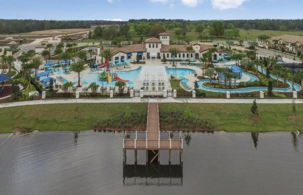 5 Bedrooms - 4,5 Bathrooms - Windsor at Westside 8928 SA Orlando Eksteriør billede