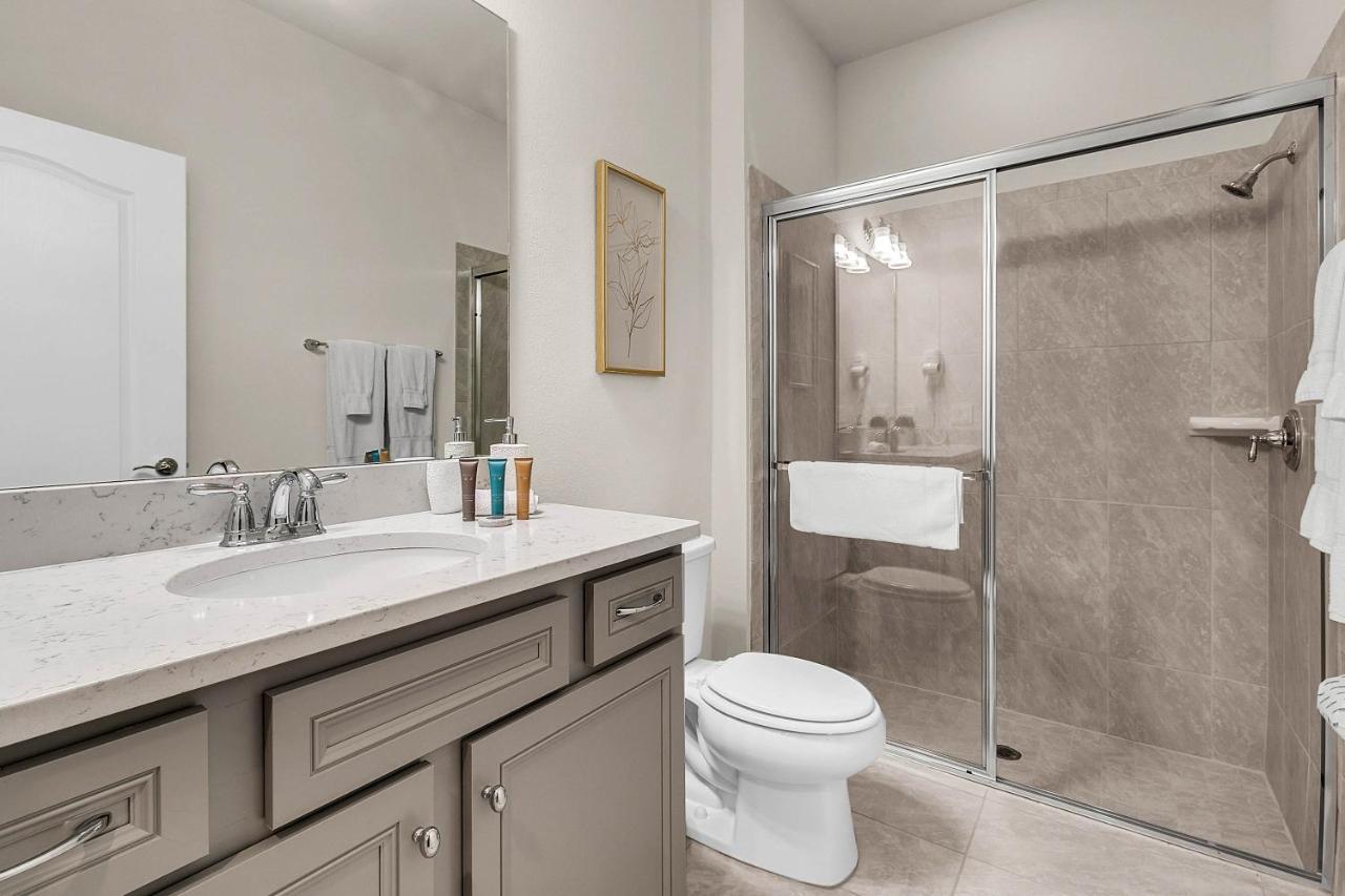 5 Bedrooms - 4,5 Bathrooms - Windsor at Westside 8928 SA Orlando Eksteriør billede