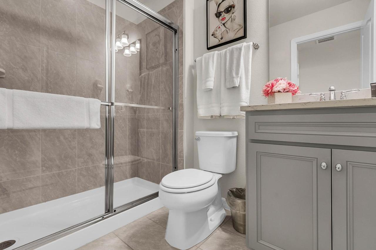 5 Bedrooms - 4,5 Bathrooms - Windsor at Westside 8928 SA Orlando Eksteriør billede